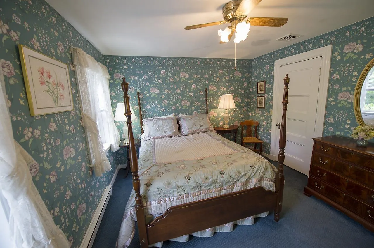 Anne's White Columns Bed & Breakfast 3*