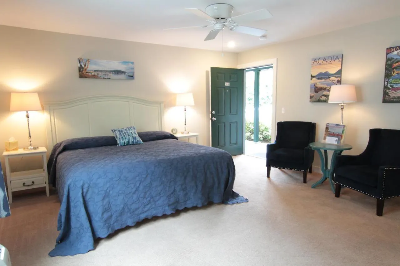 Island Place 3*