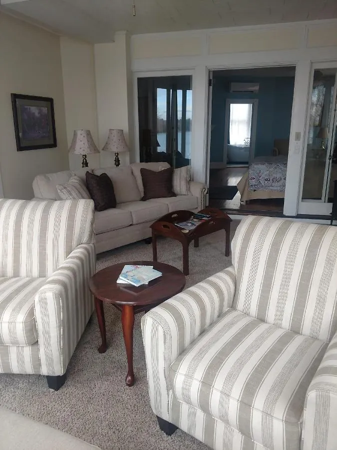 Saltair Waterfront אורחן 3*