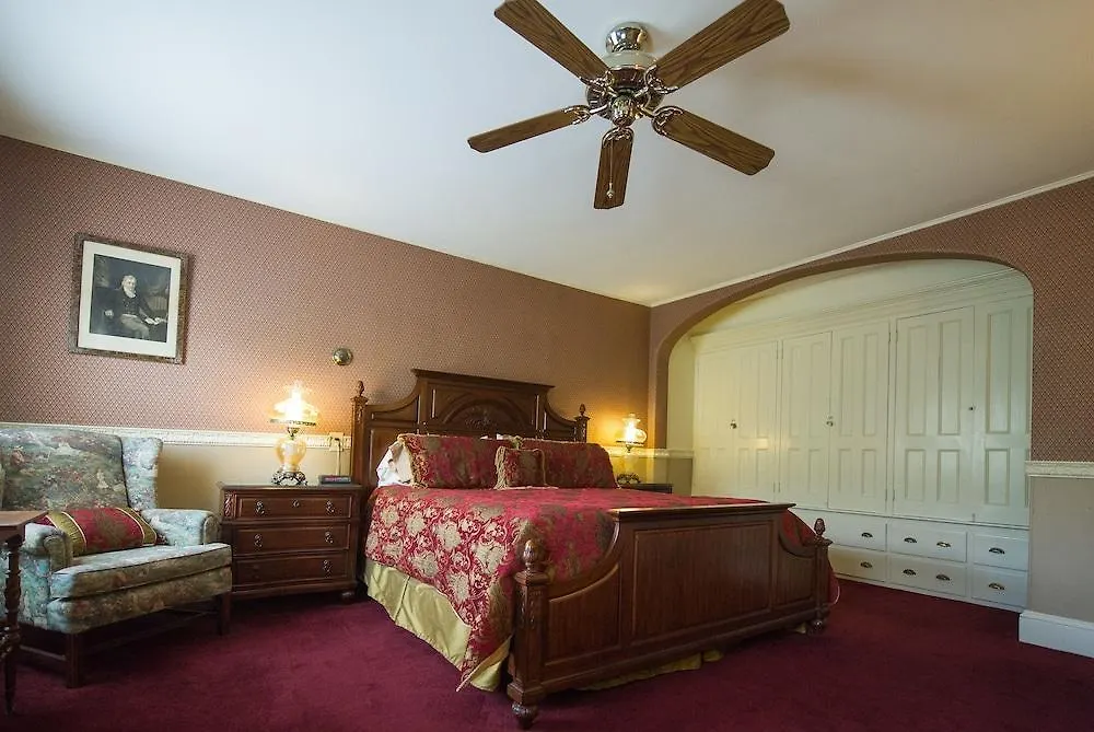 Bed & Breakfast Cleftstone Inn