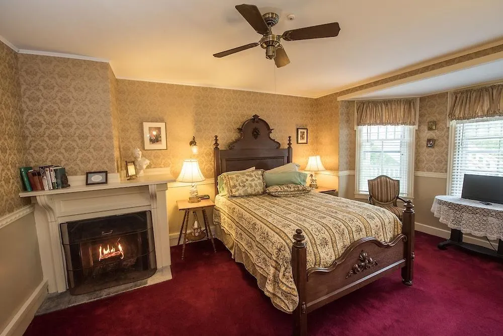 Cleftstone Inn Bed & Breakfast 3*