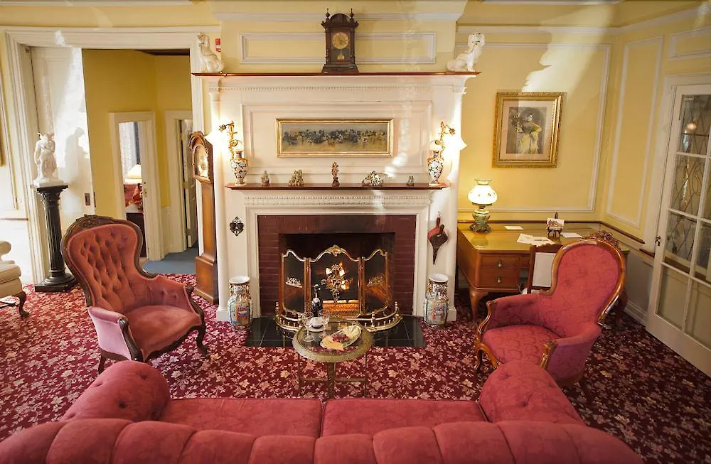 Bed & Breakfast Cleftstone Inn