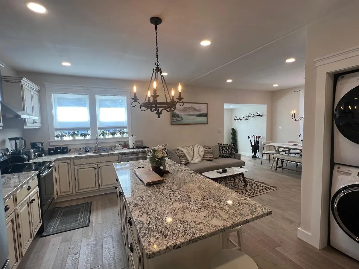 The Reminisce Vacation 5br/3bt,downtown Bh Holiday home