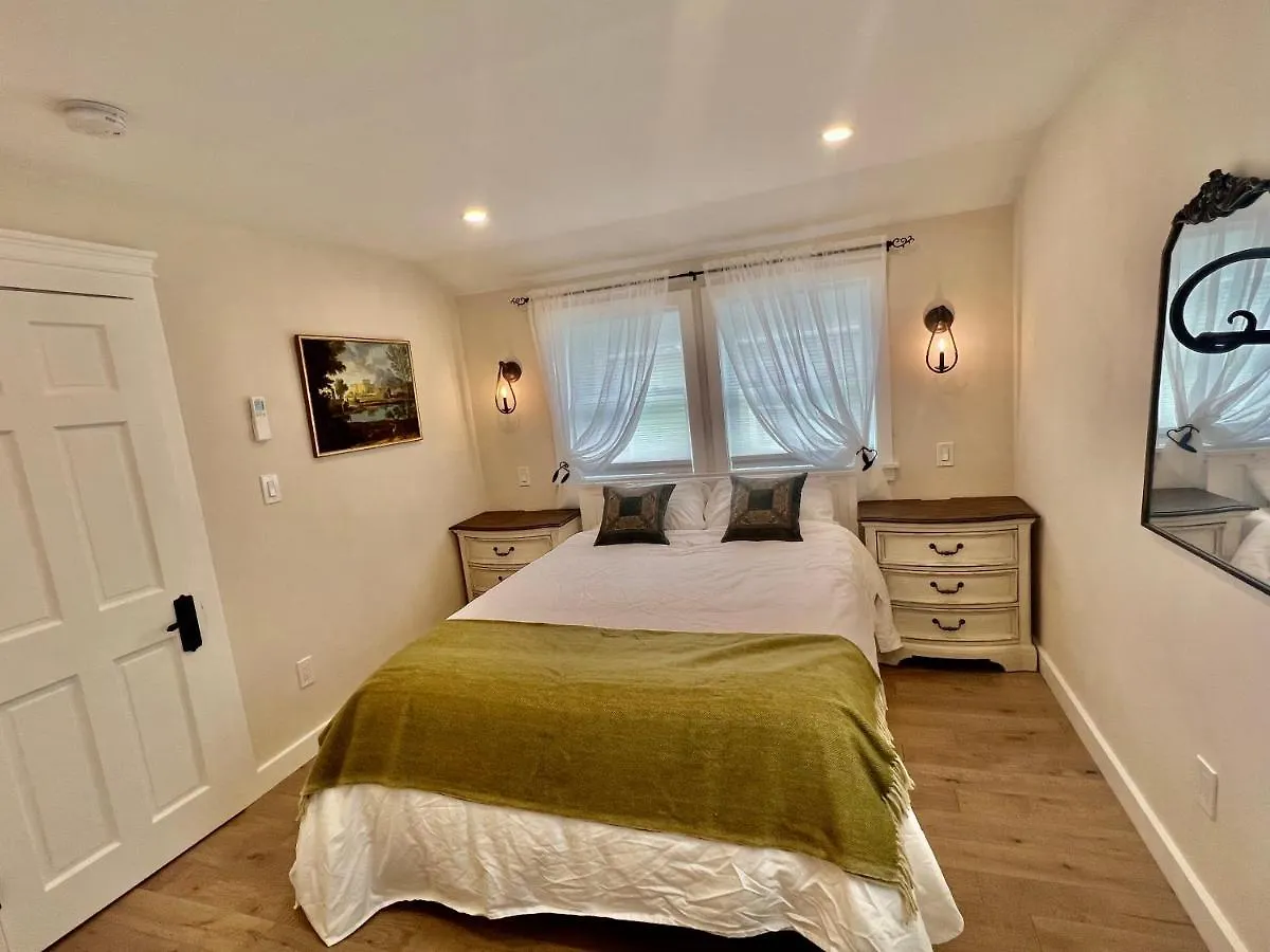 The Reminisce Vacation 5br/3bt,downtown Bh *