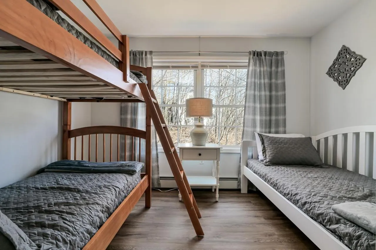 3 Bedroom Private Pondside View New Reno Moose Holiday home *