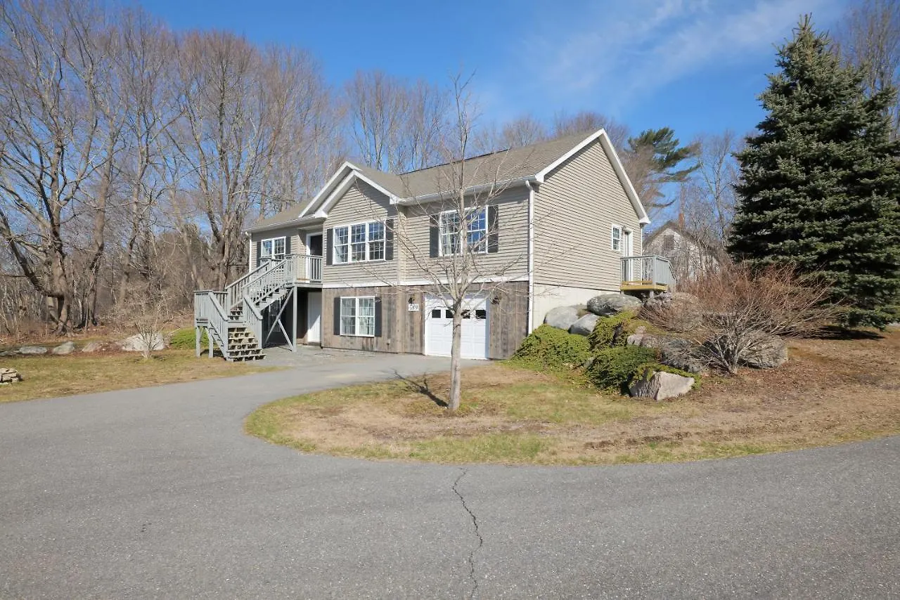 3 Bedroom Private Pondside View New Reno Moose Holiday home *