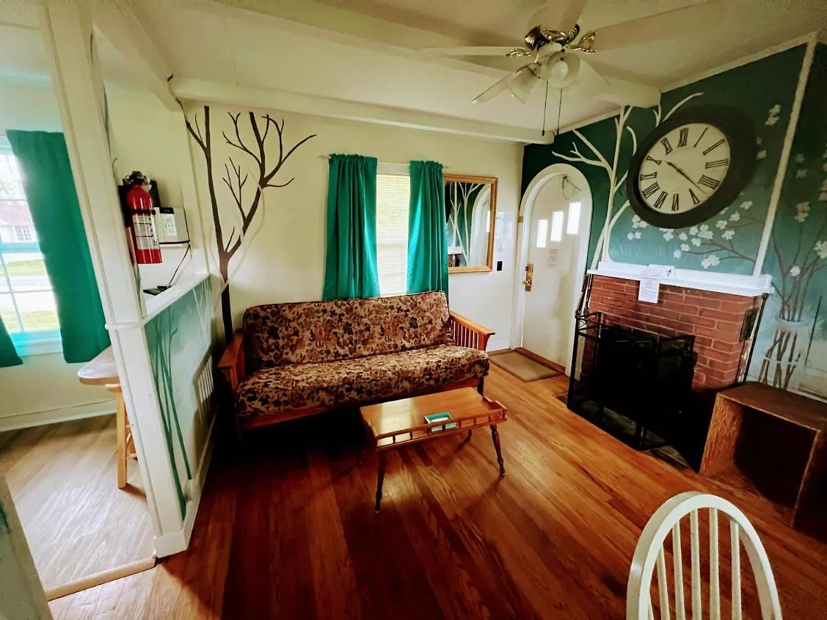 Eden Village And Motel 2*
