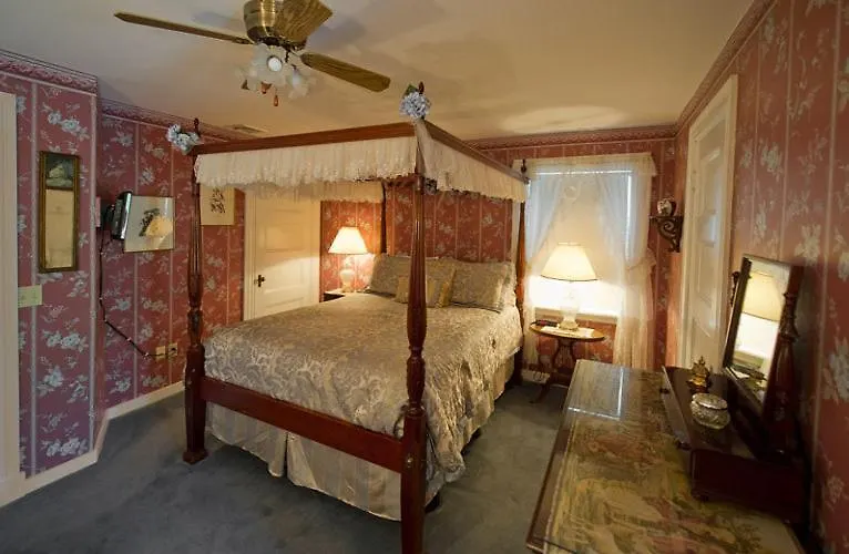 Bed & Breakfast Anne's White Columns 3*