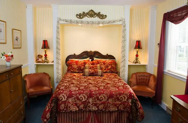 Anne's White Columns Bed & Breakfast 3*