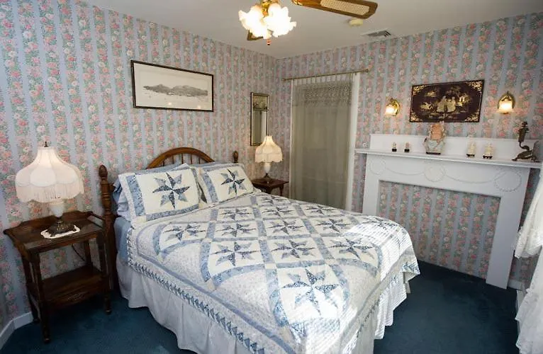 Bed & Breakfast Anne's White Columns