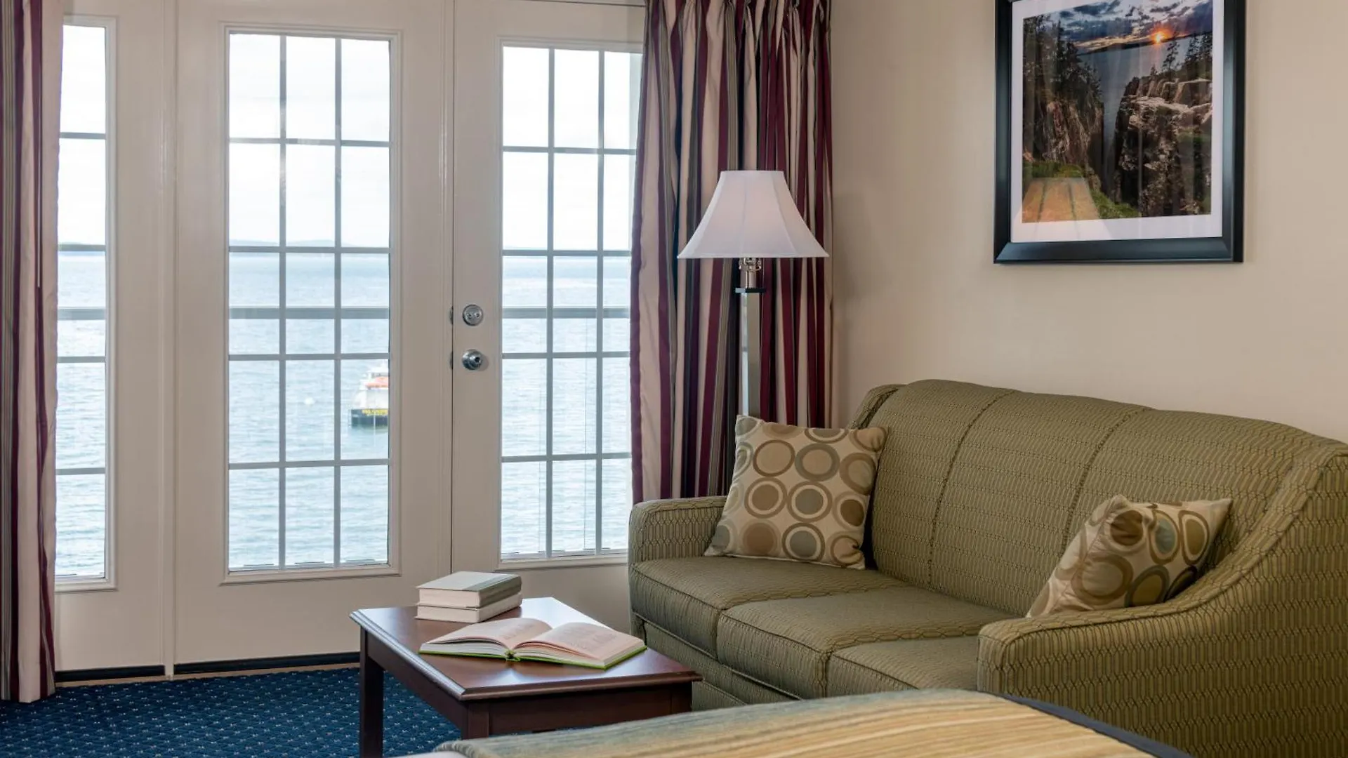 Atlantic Oceanside & Conference Center 3* בר הרבור