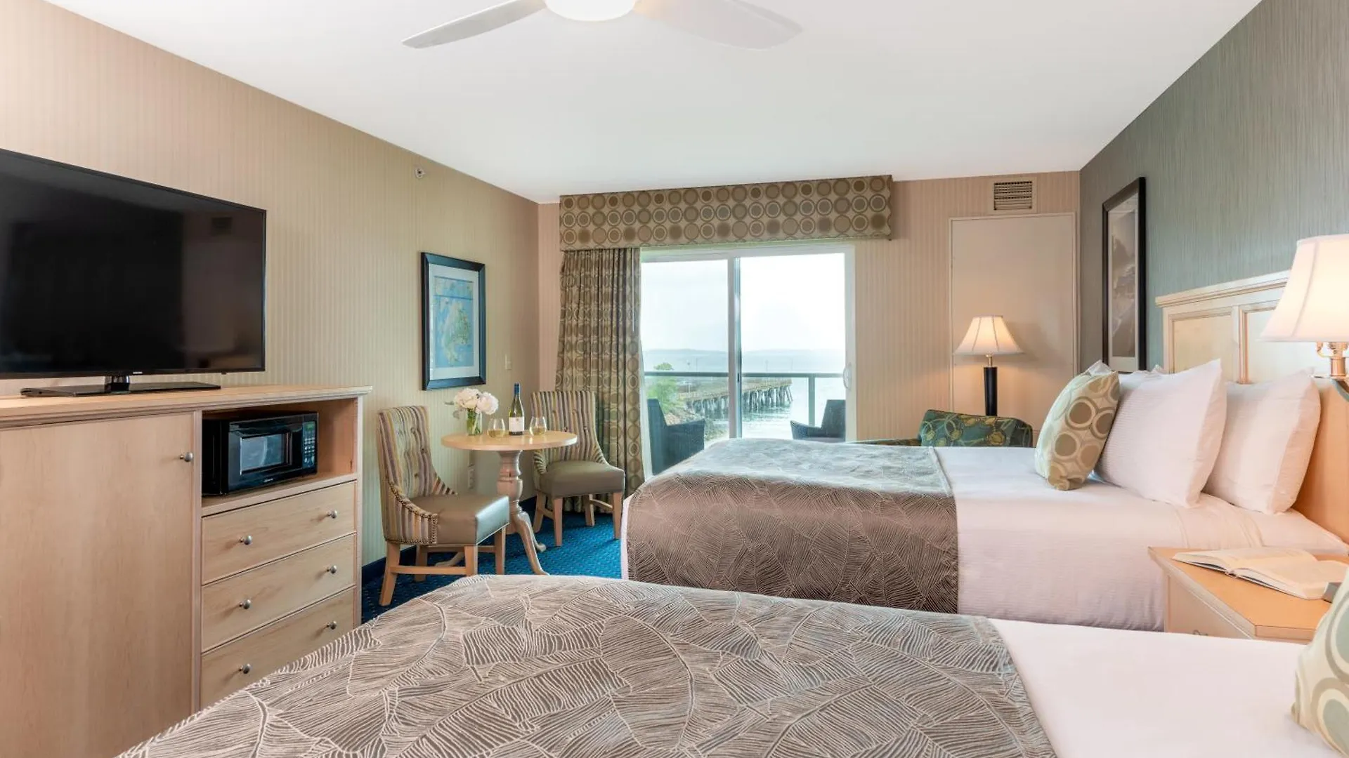 מלון Atlantic Oceanside & Conference Center 3*