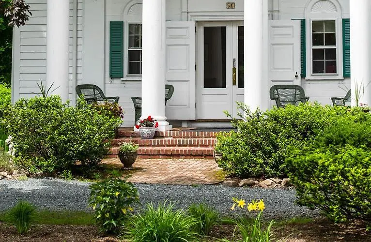 Anne's White Columns 3*