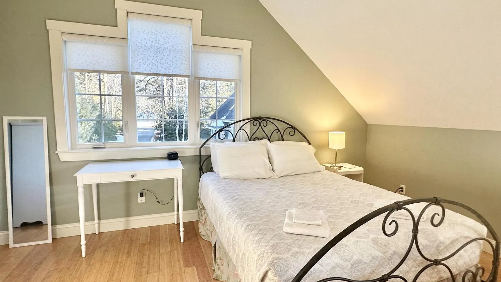 2 Bedroom In Town Hill 