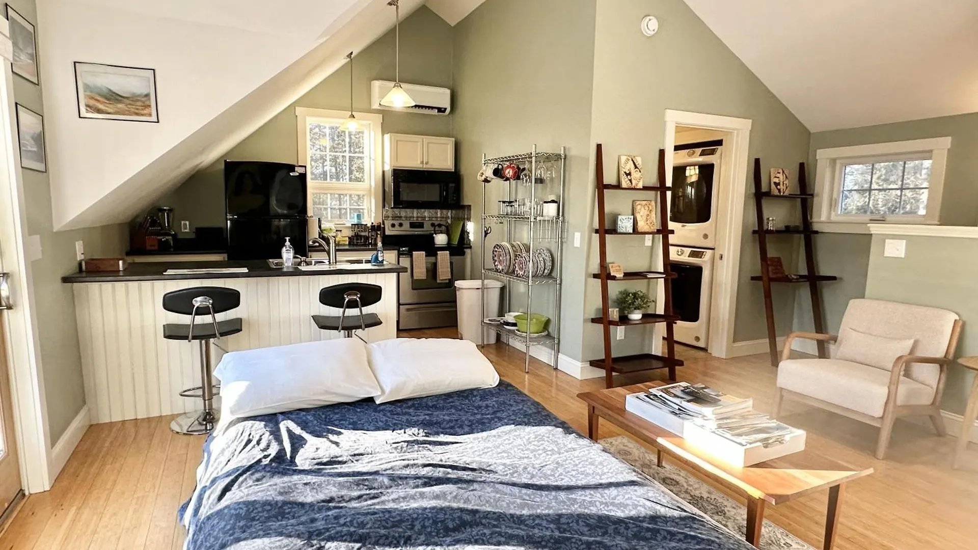 2 Bedroom In Town Hill 