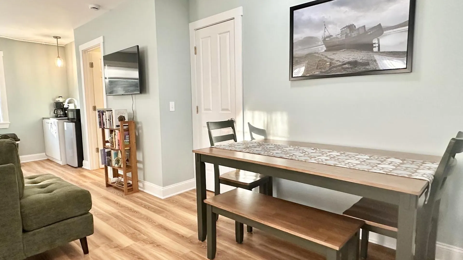 Holiday home 2 Bedroom In Town Hill 