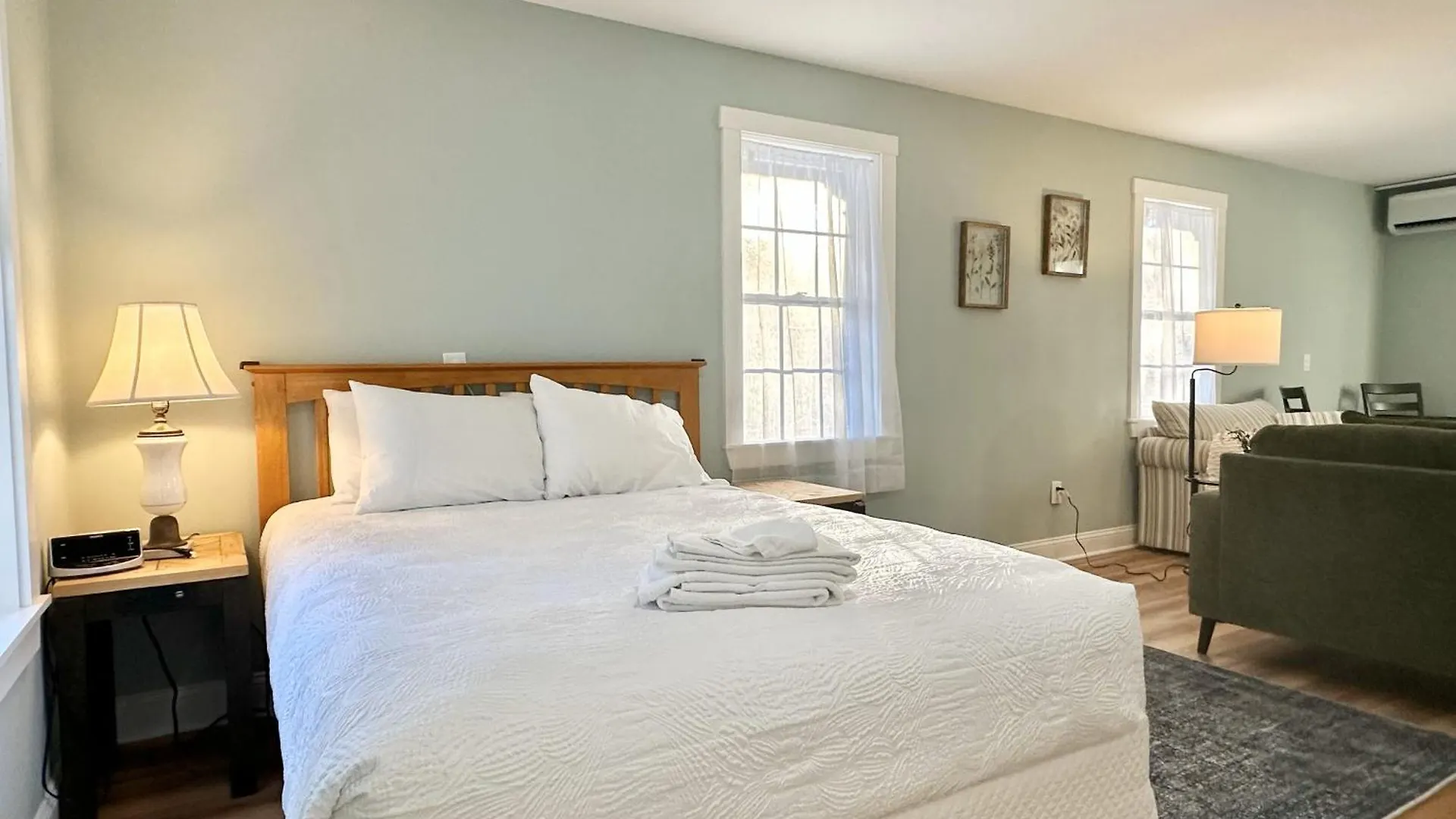 2 Bedroom In Town Hill 