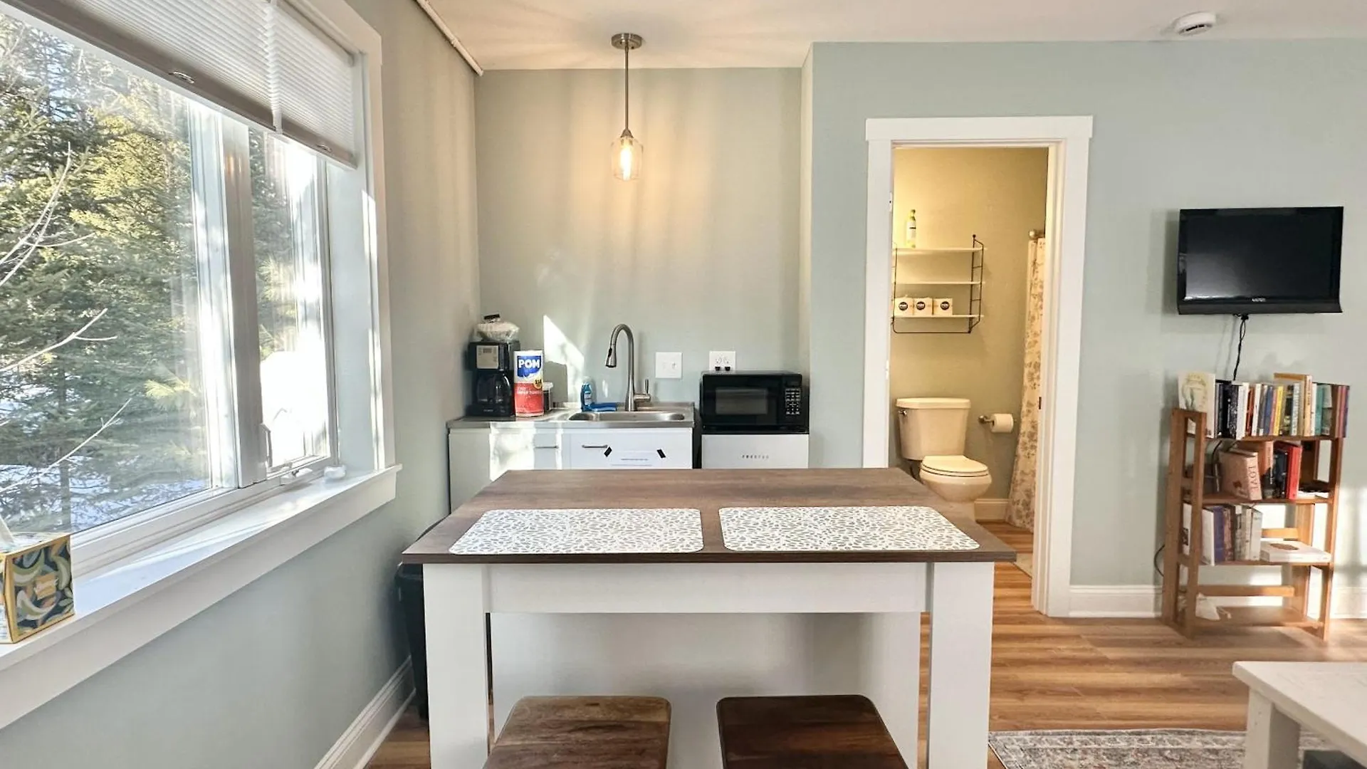 Holiday home 2 Bedroom In Town Hill 