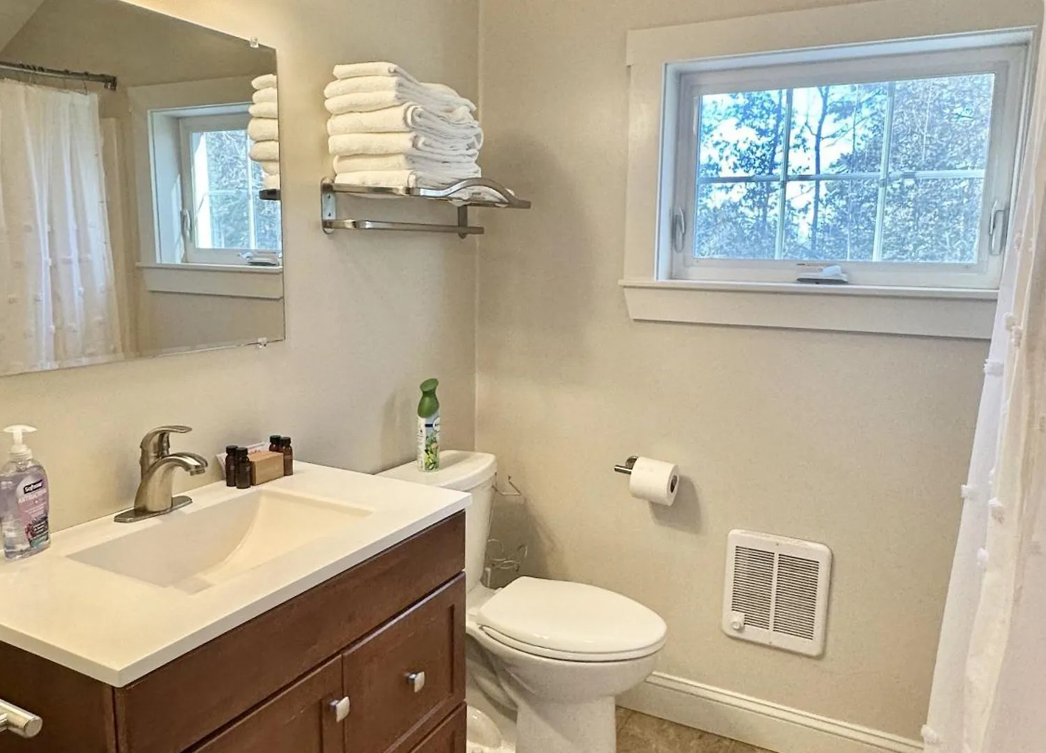2 Bedroom In Town Hill 
