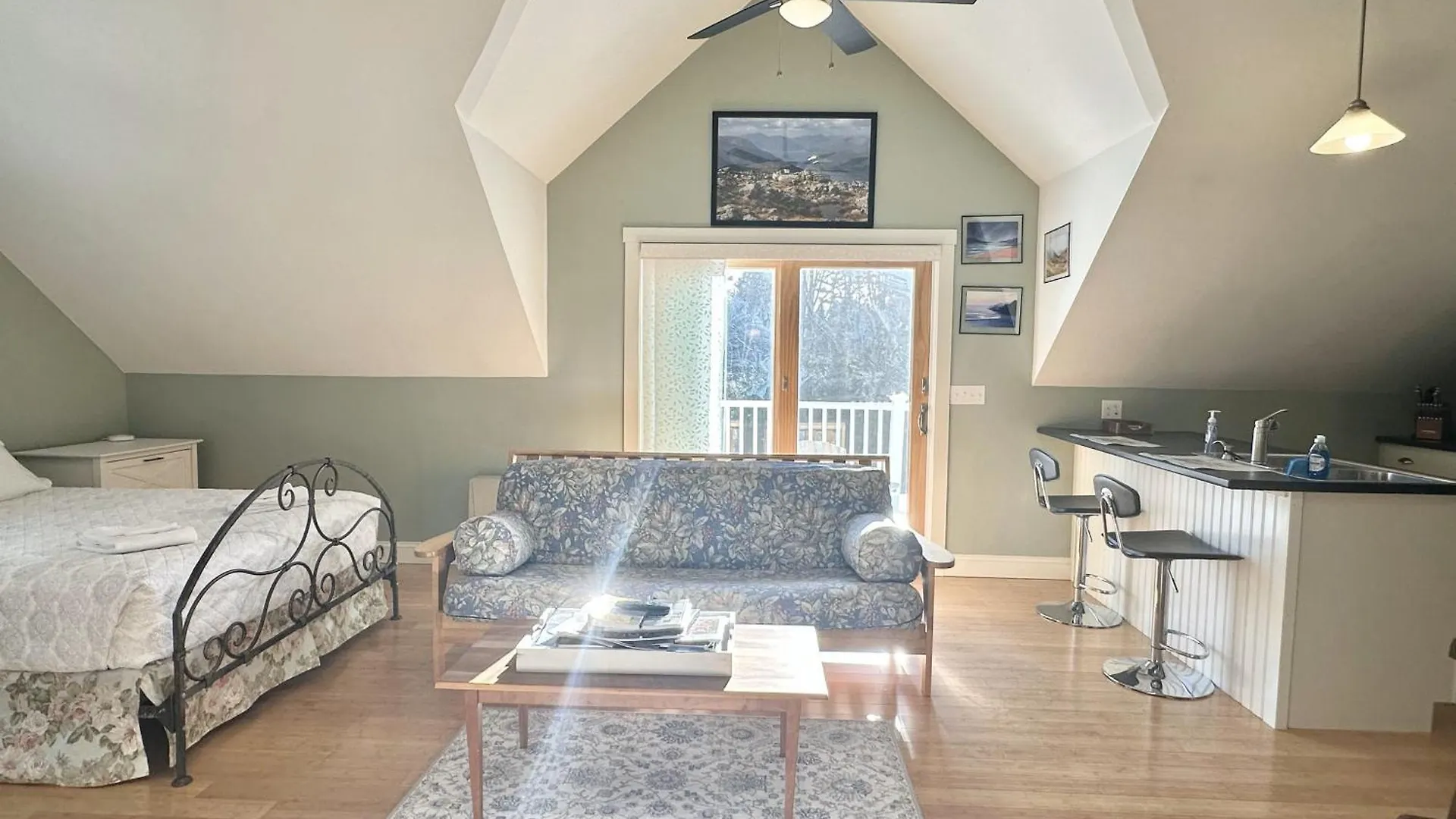 2 Bedroom In Town Hill 
