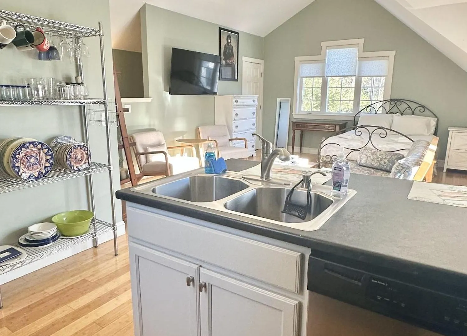 2 Bedroom In Town Hill 