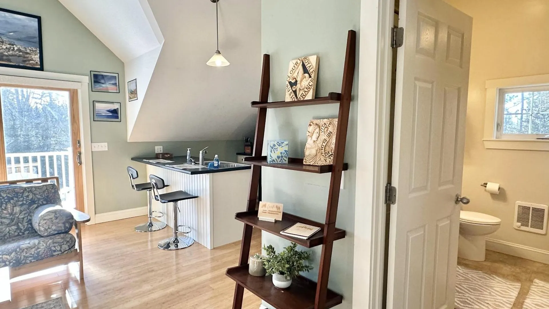 Holiday home 2 Bedroom In Town Hill 