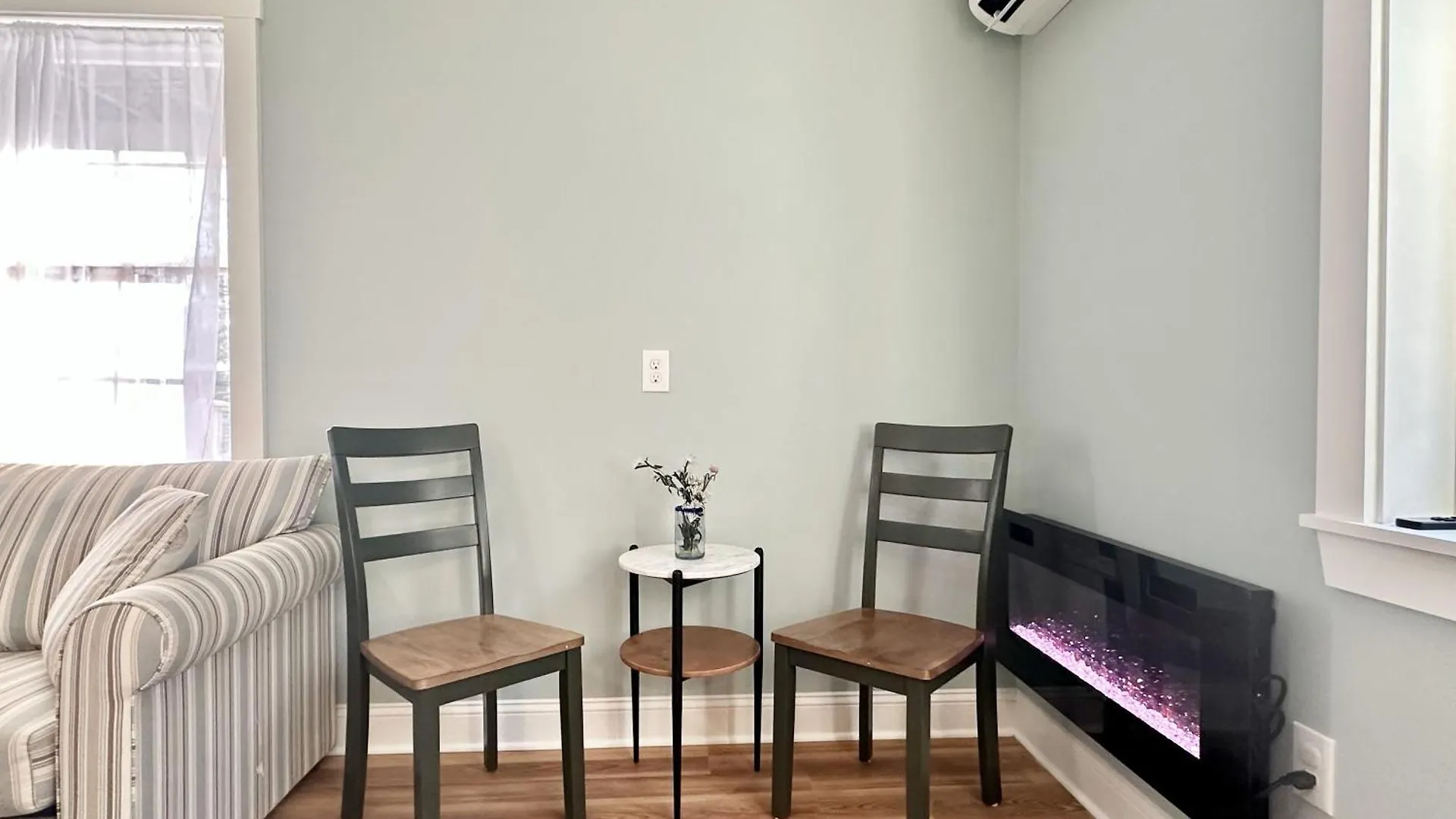 2 Bedroom In Town Hill 