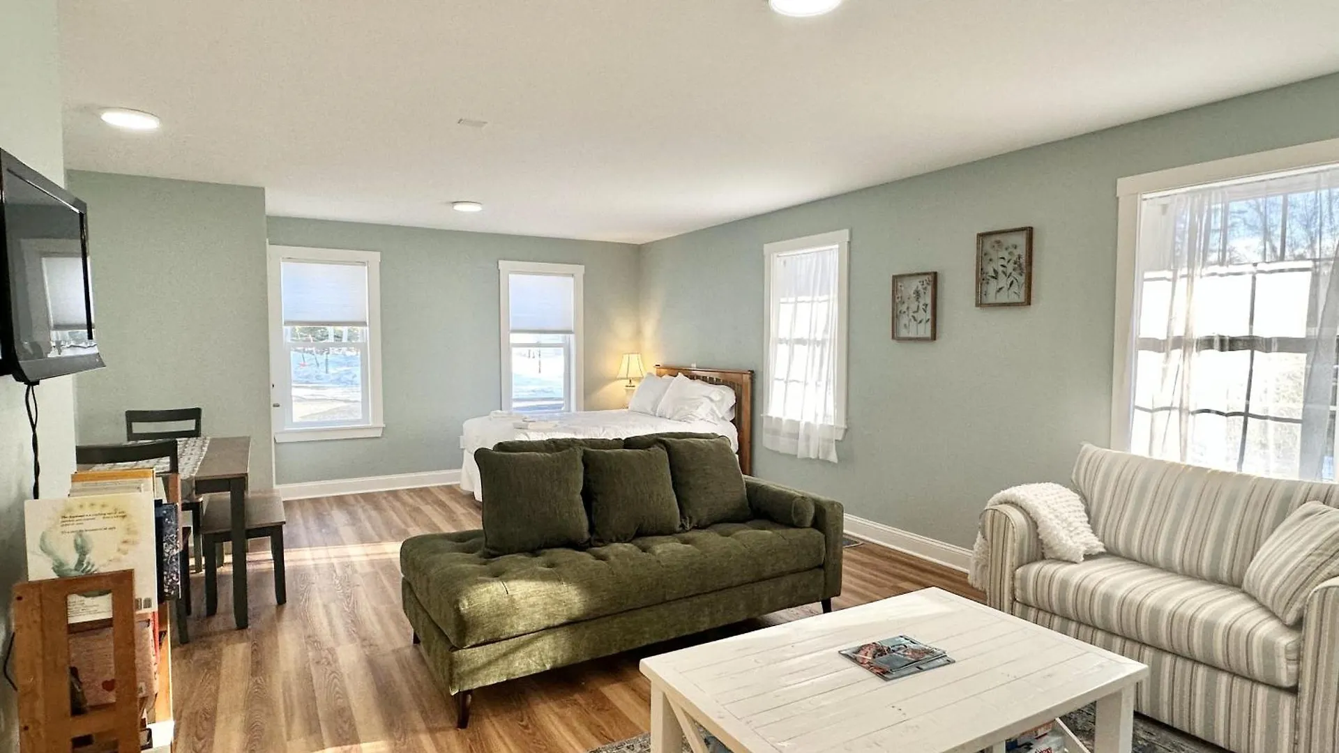 Holiday home 2 Bedroom In Town Hill 