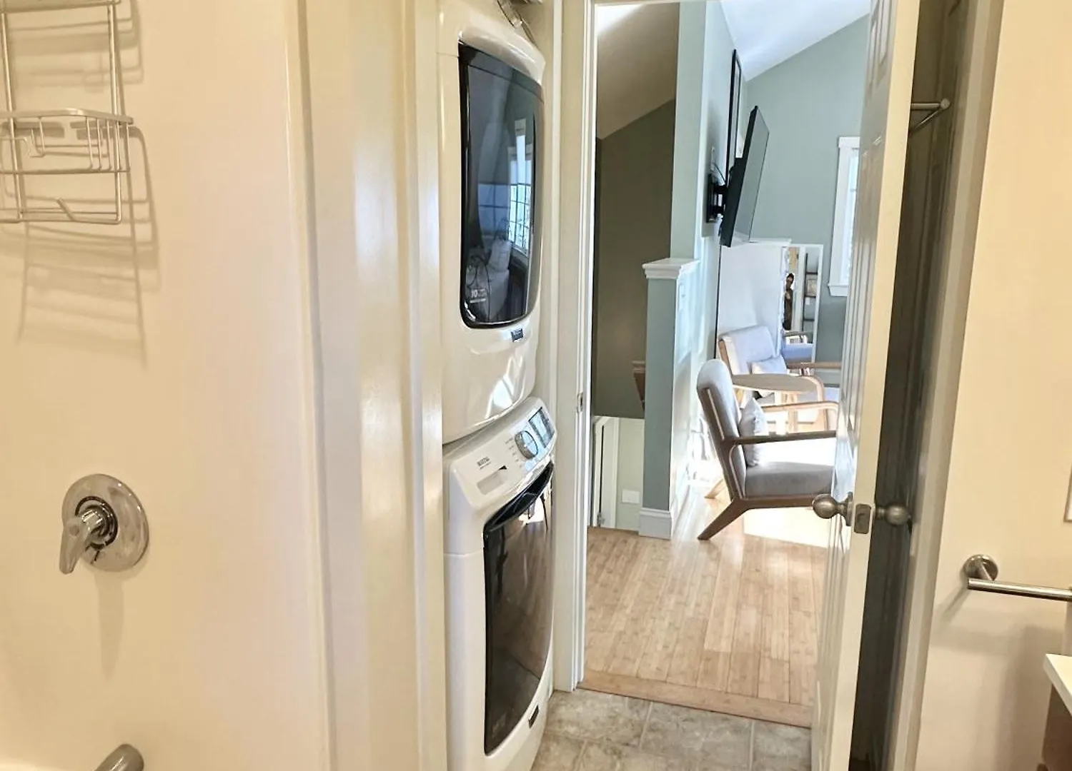Holiday home 2 Bedroom In Town Hill 