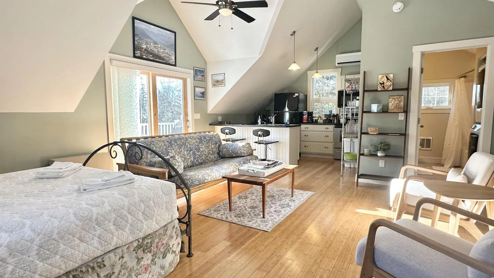 2 Bedroom In Town Hill 
