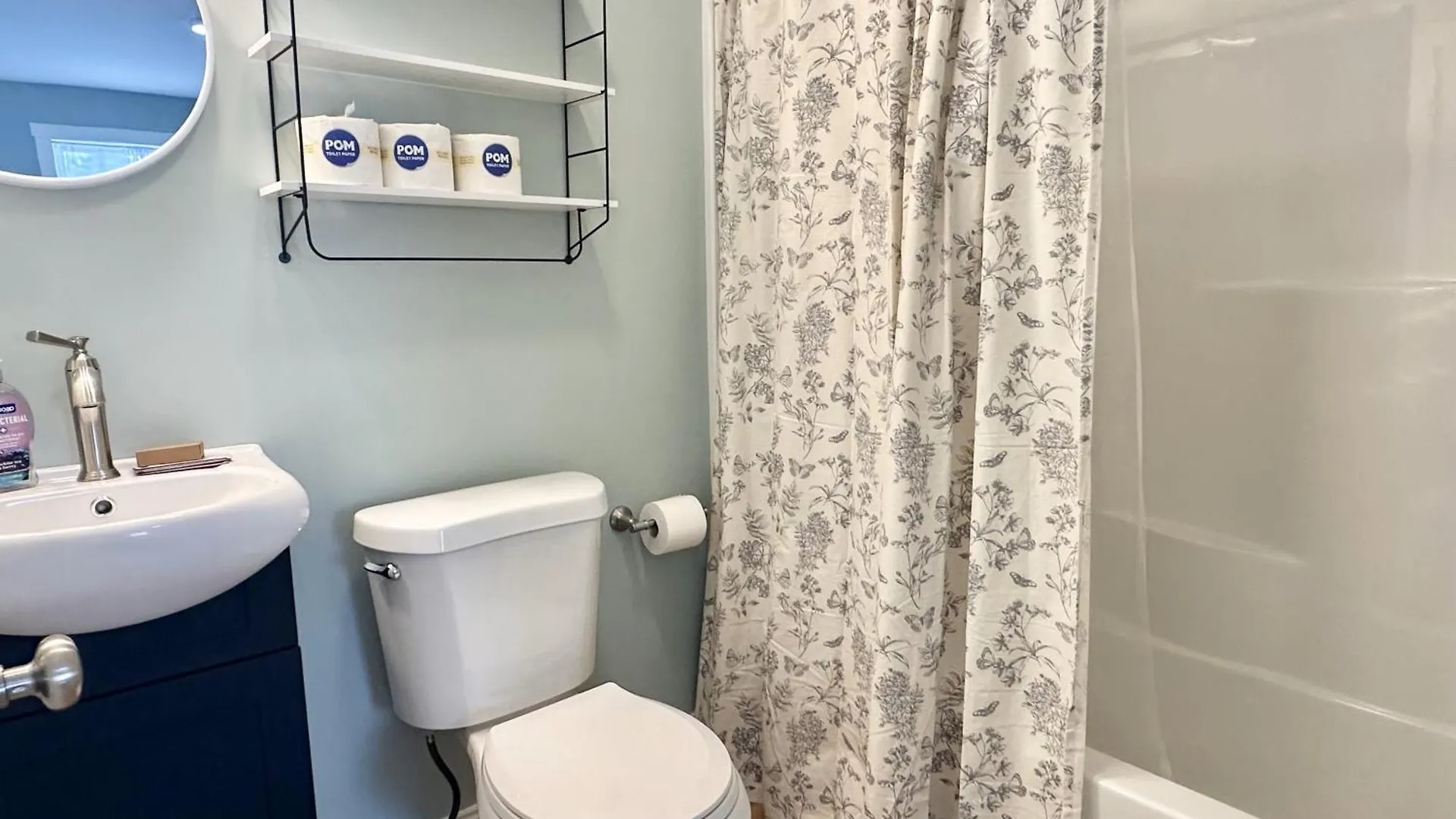 2 Bedroom In Town Hill 