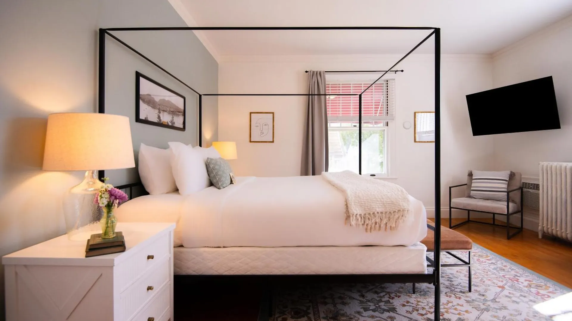Hearthside Inn 2*