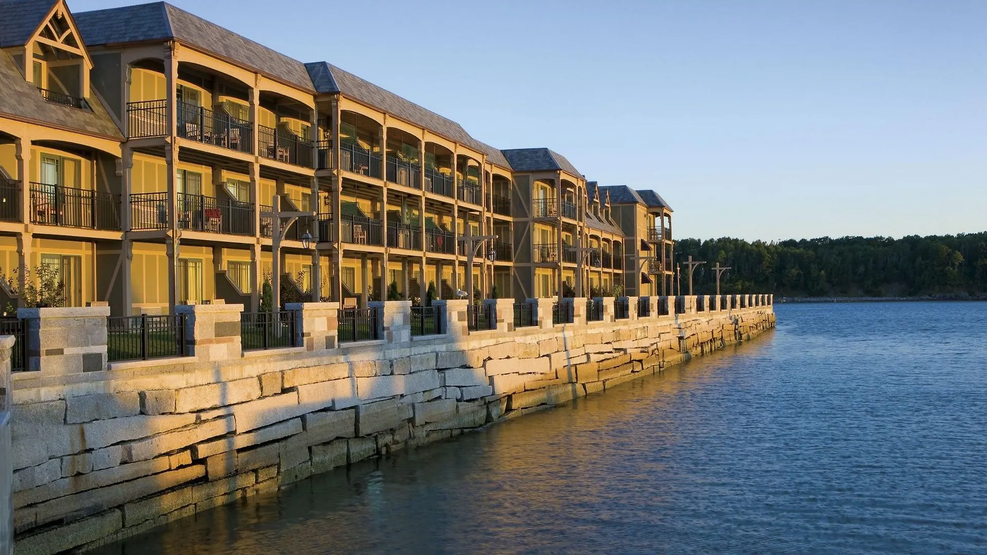 The Harborside And Marina 巴港