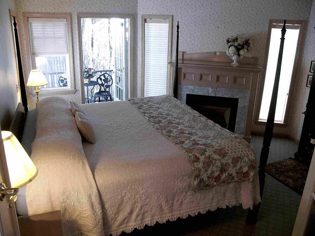 Castlemaine 3* Bar Harbor