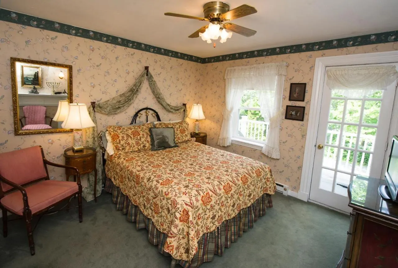 Anne's White Columns Bed & Breakfast 3*