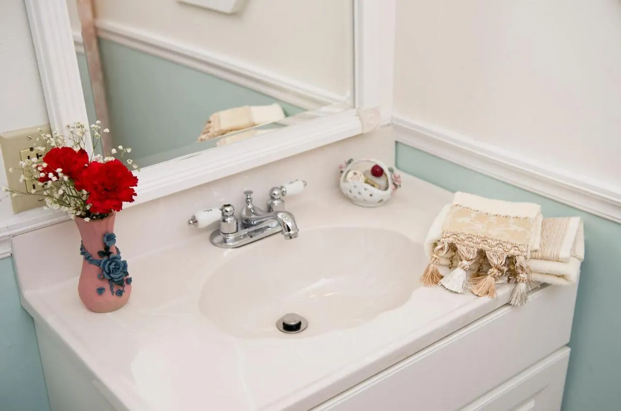 Bed & Breakfast Anne's White Columns 3*
