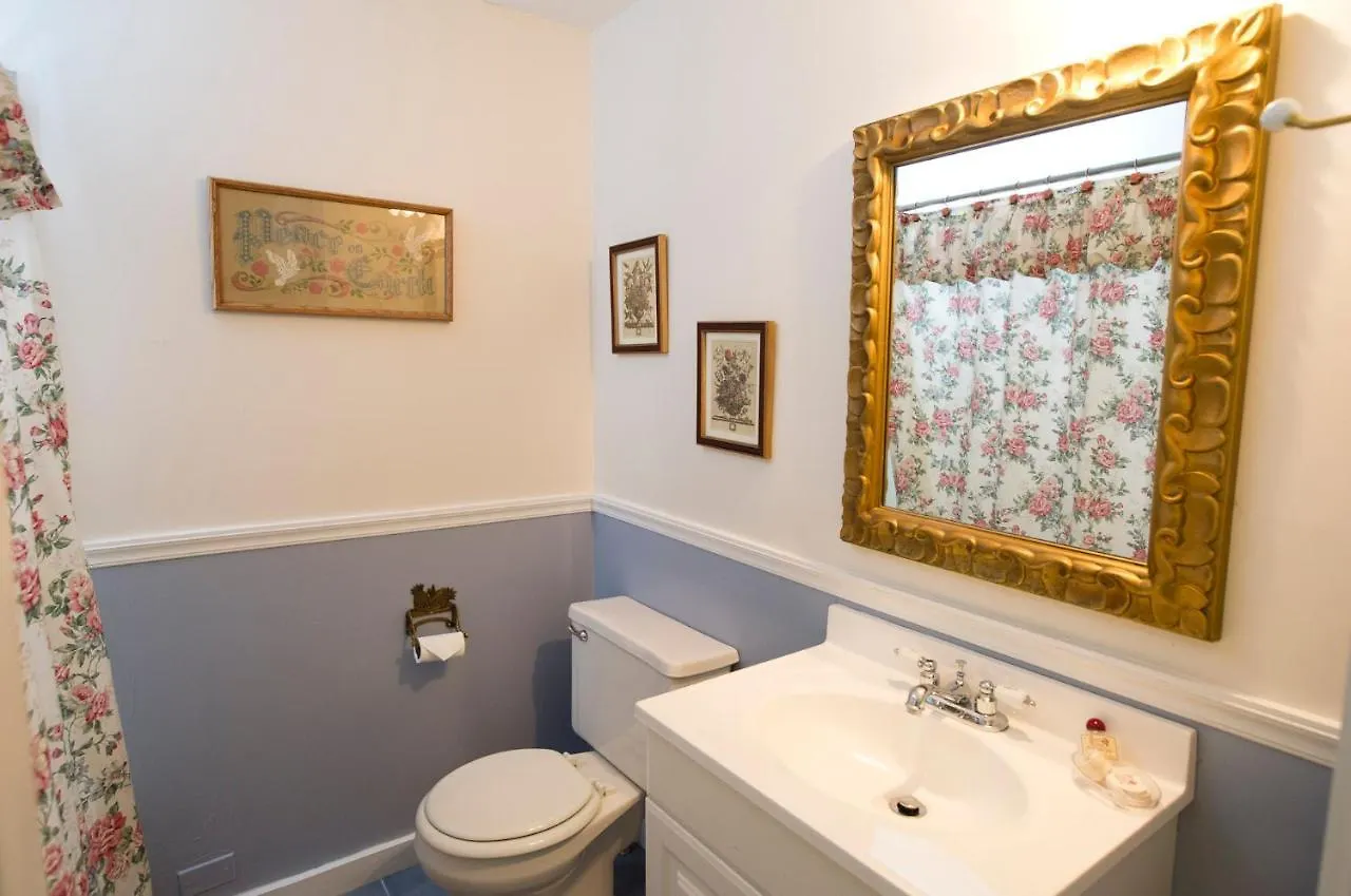 Anne's White Columns 3* Bar Harbor