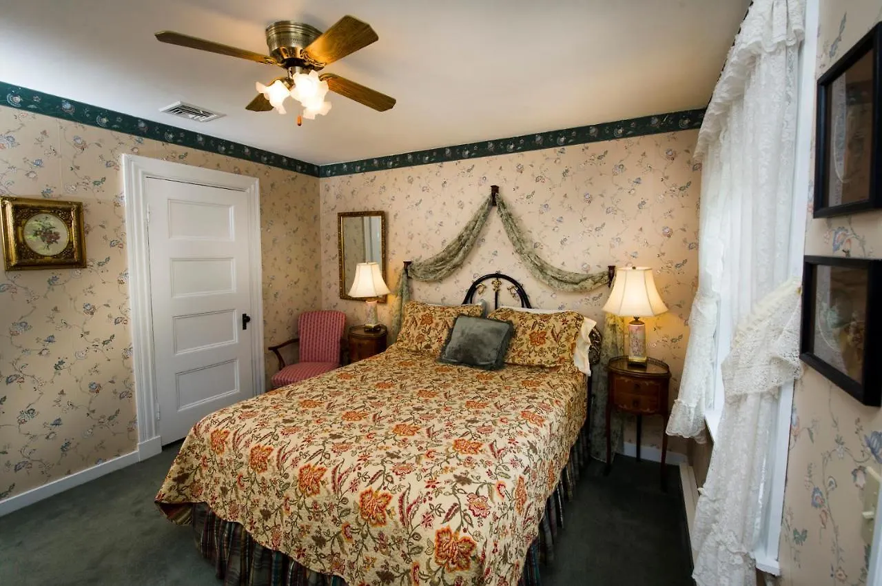 Anne's White Columns Bed & Breakfast Bar Harbor