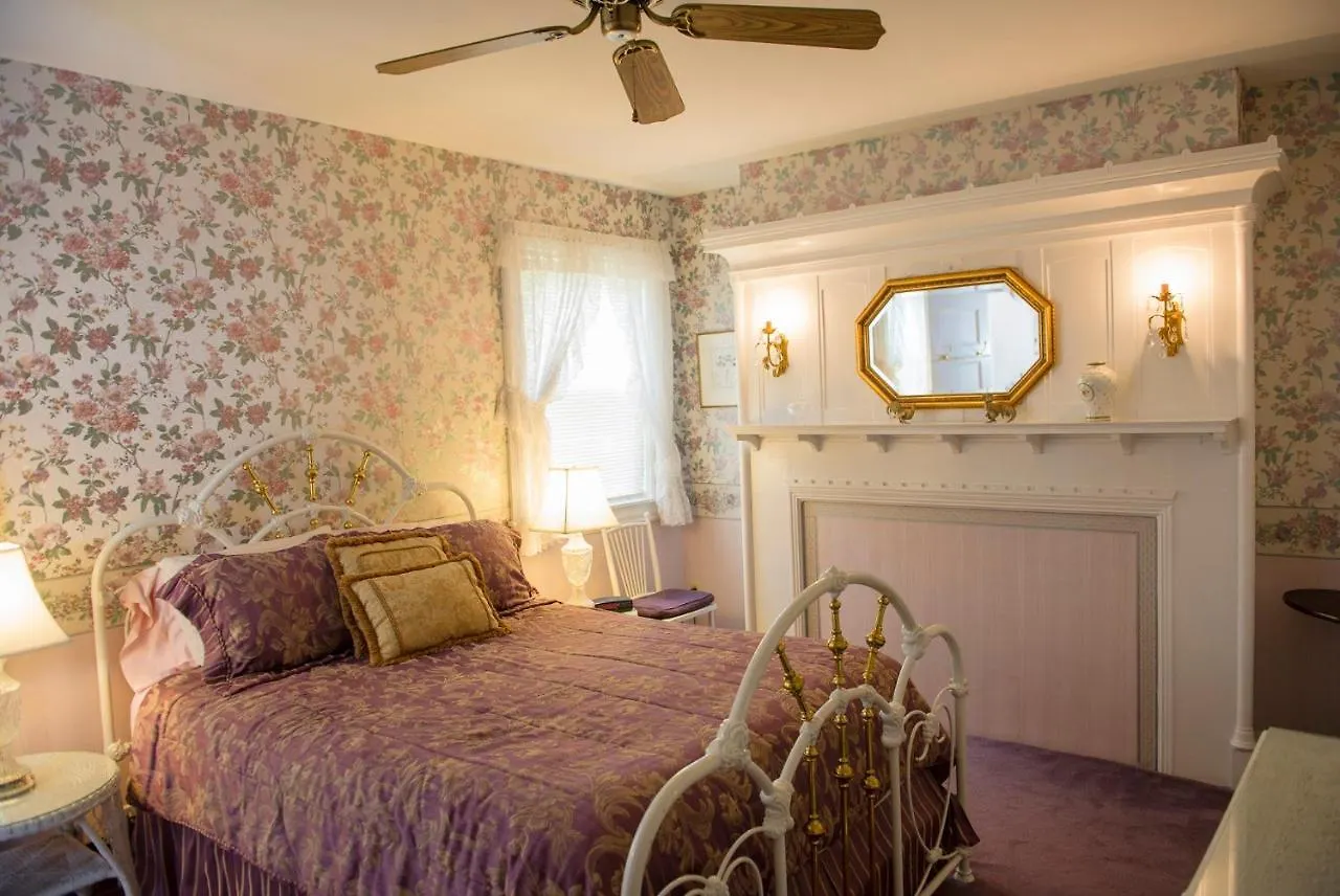 Anne's White Columns Bed & Breakfast Bar Harbor