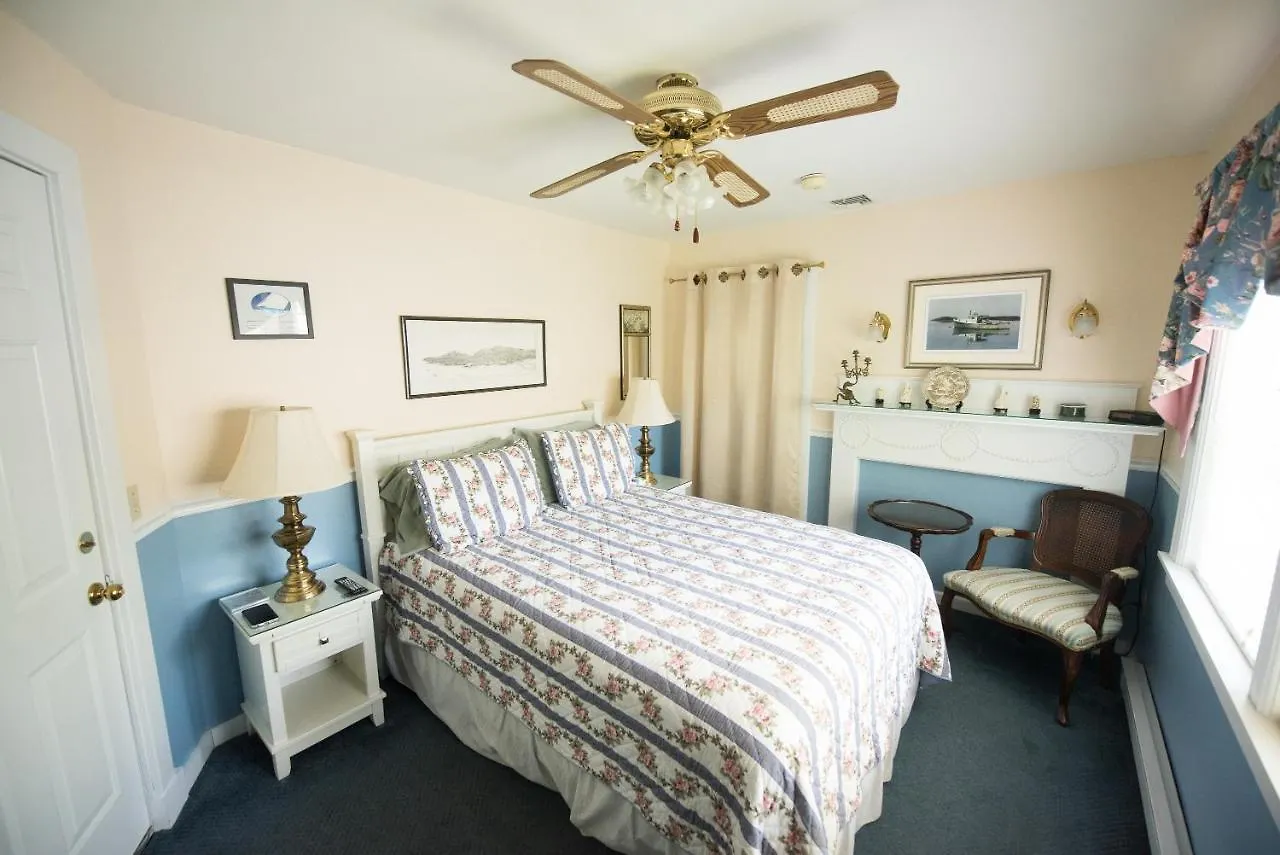 Anne's White Columns Bed & Breakfast