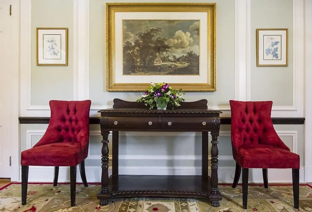 Anne's White Columns 3*