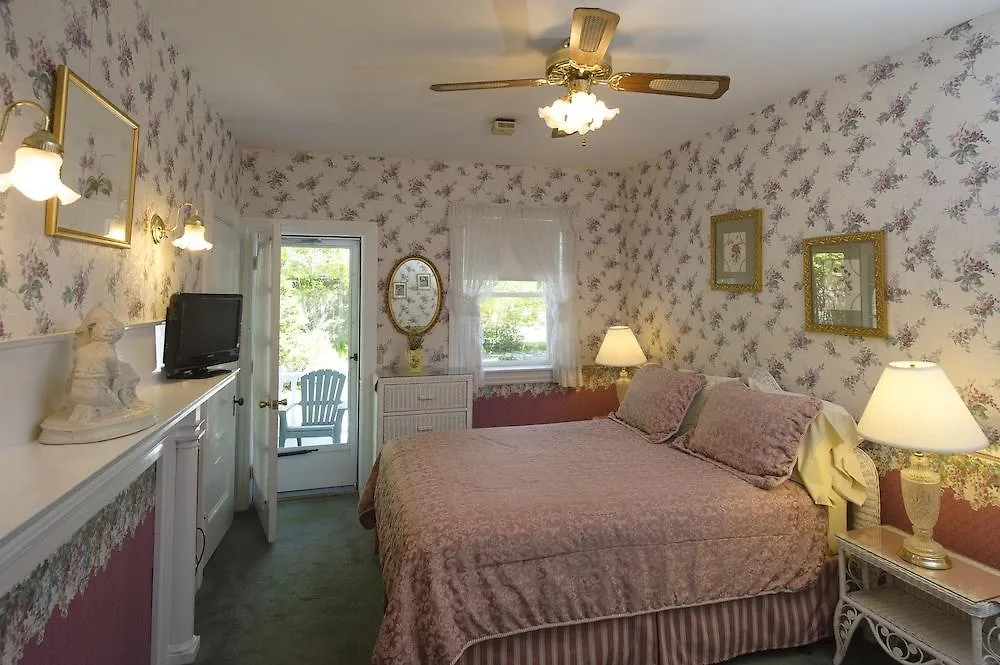 Anne's White Columns Bed & Breakfast 3*