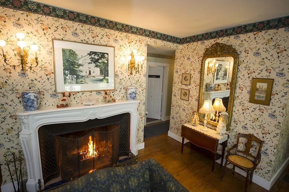 Anne's White Columns 3*